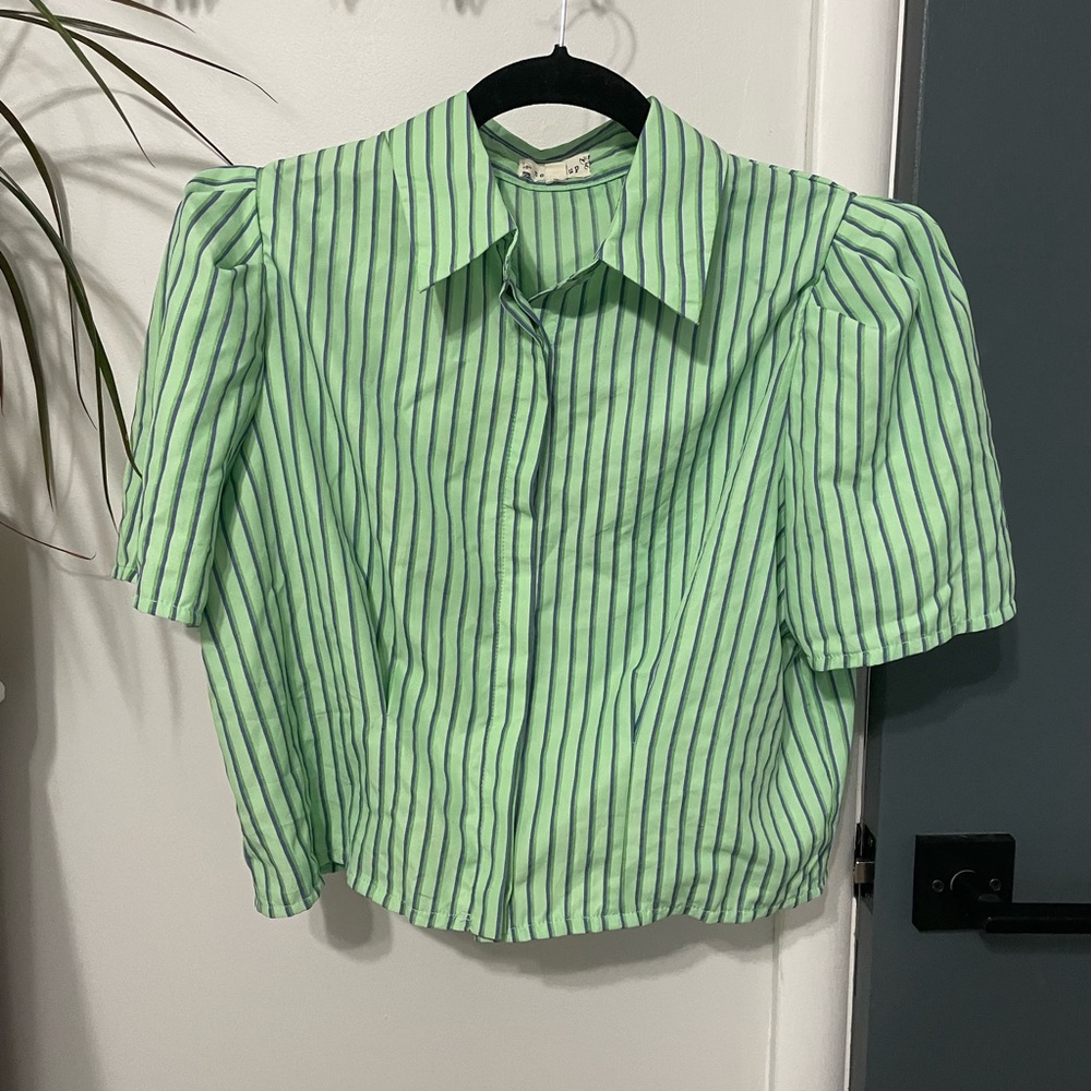 NWOT Light Green Cropped Button Down with Puff Sleeve